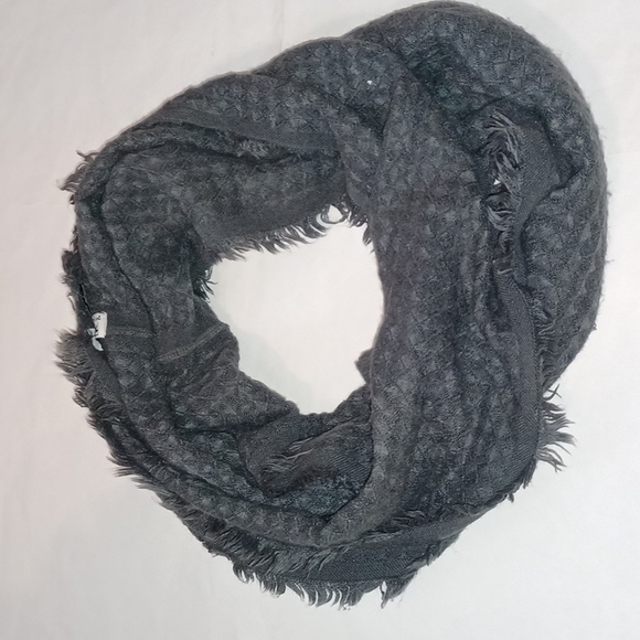19 Palms Soft Infinity Loop Scarf Dark Gray Boho gray fringe scarf 13" x 40" - Picture 1 of 15